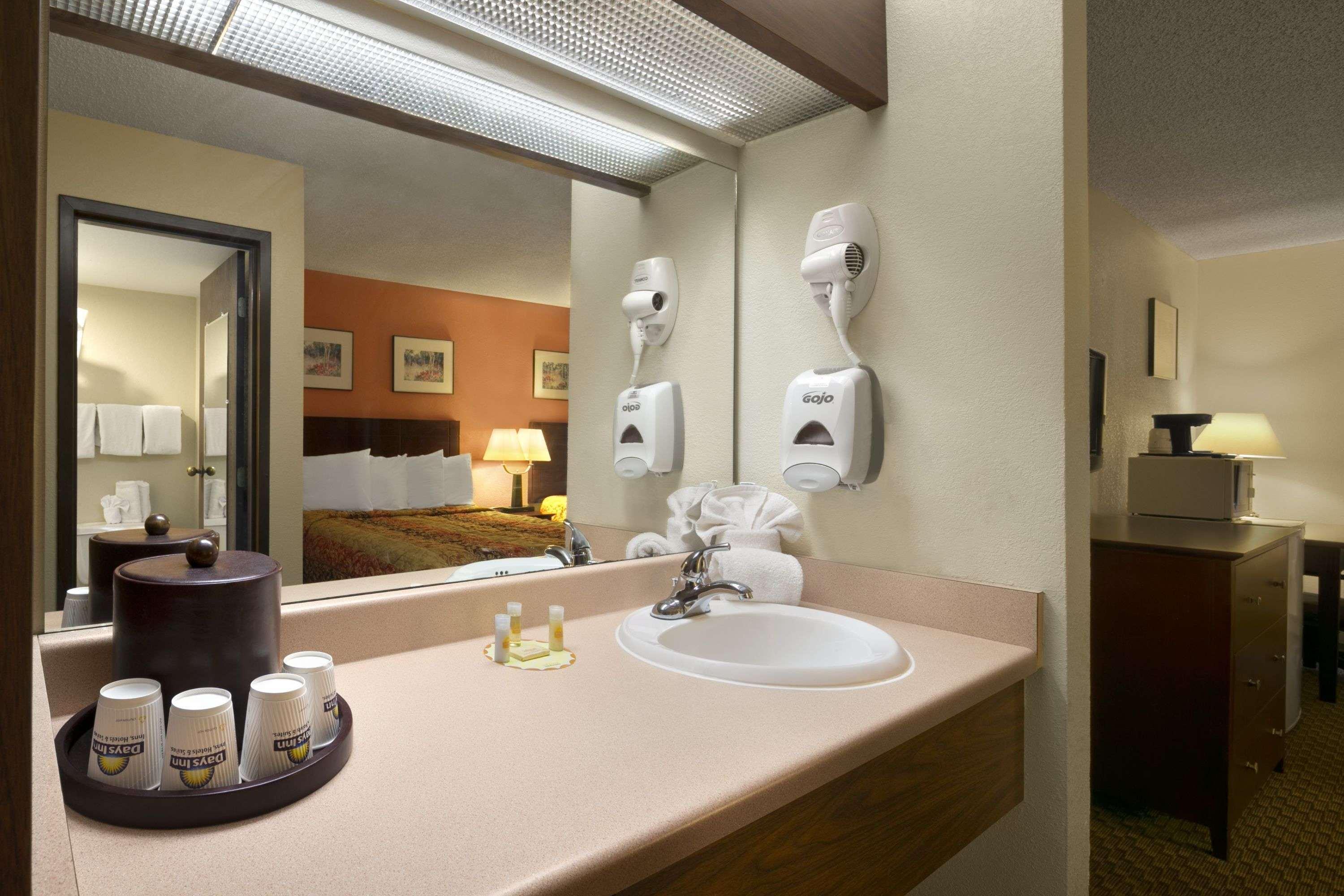Days Inn & Suites By Wyndham Stevens Point Dış mekan fotoğraf