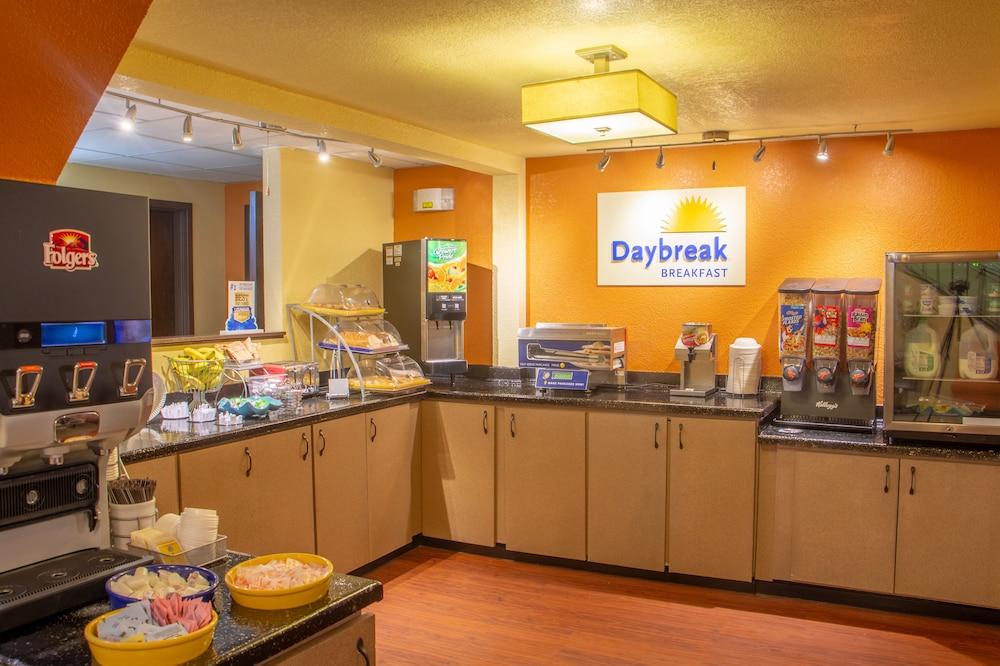 Days Inn & Suites By Wyndham Stevens Point Dış mekan fotoğraf