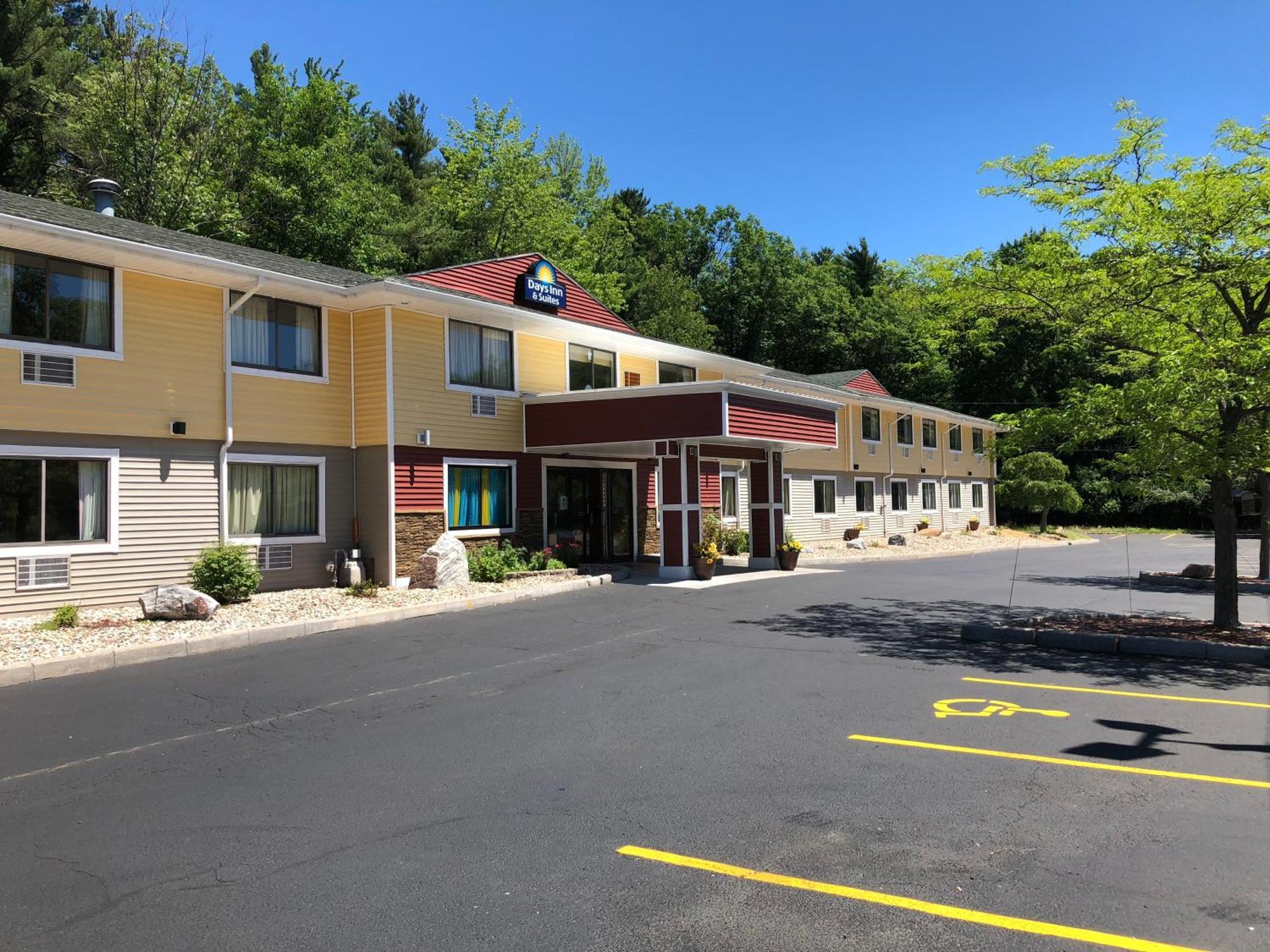 Days Inn & Suites By Wyndham Stevens Point Dış mekan fotoğraf