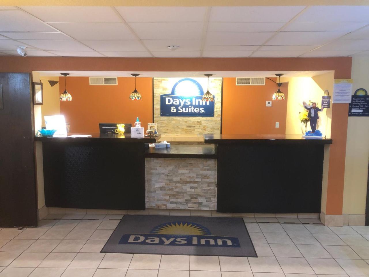 Days Inn & Suites By Wyndham Stevens Point Dış mekan fotoğraf
